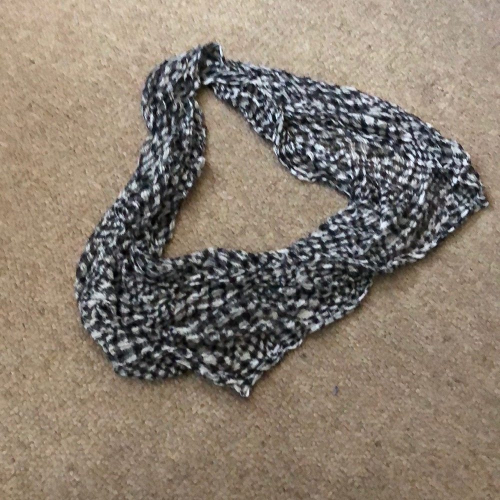 Black and white Infiniti scarf